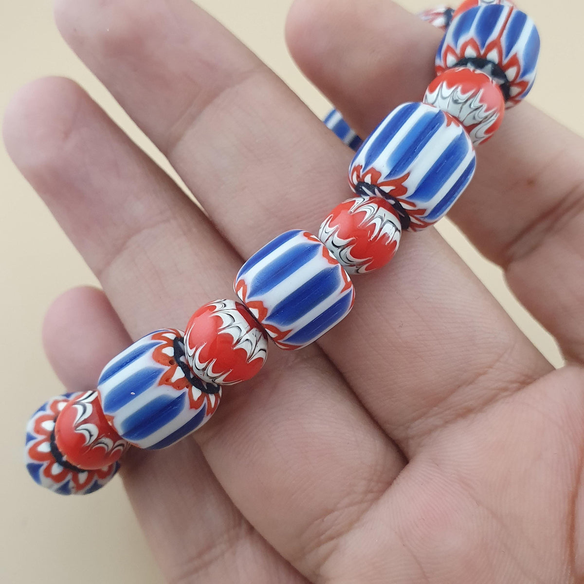 Armband mit Glasperlen im Chevron- und Trade-Stil aus Venedig