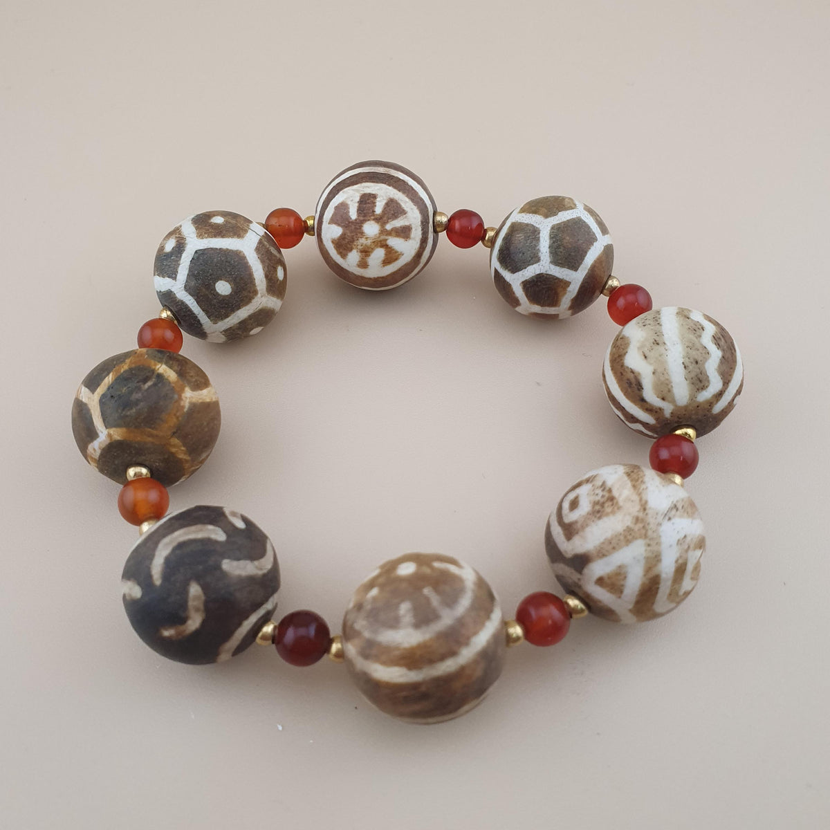 Bracelet vintage de perles Pyu Pumtek de Birmanie et cornaline