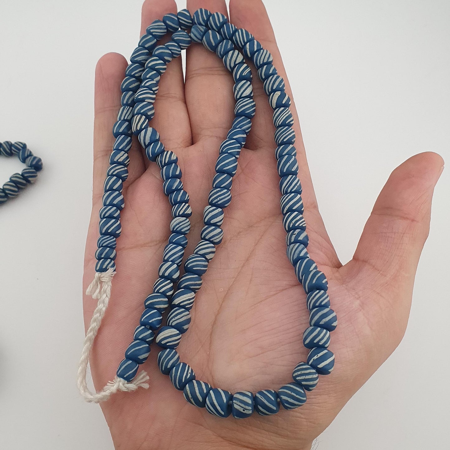 Vintage Afrikanischer Stil Weißer Streifen Blau 7mm -8mm Glasperlen Halskette Strang