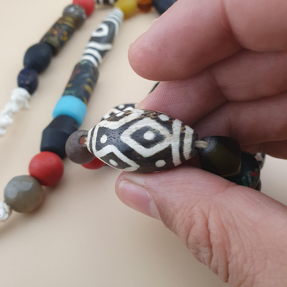 Collier vintage de perles asiatiques, africaines, Pumtek, Pyu et en verre