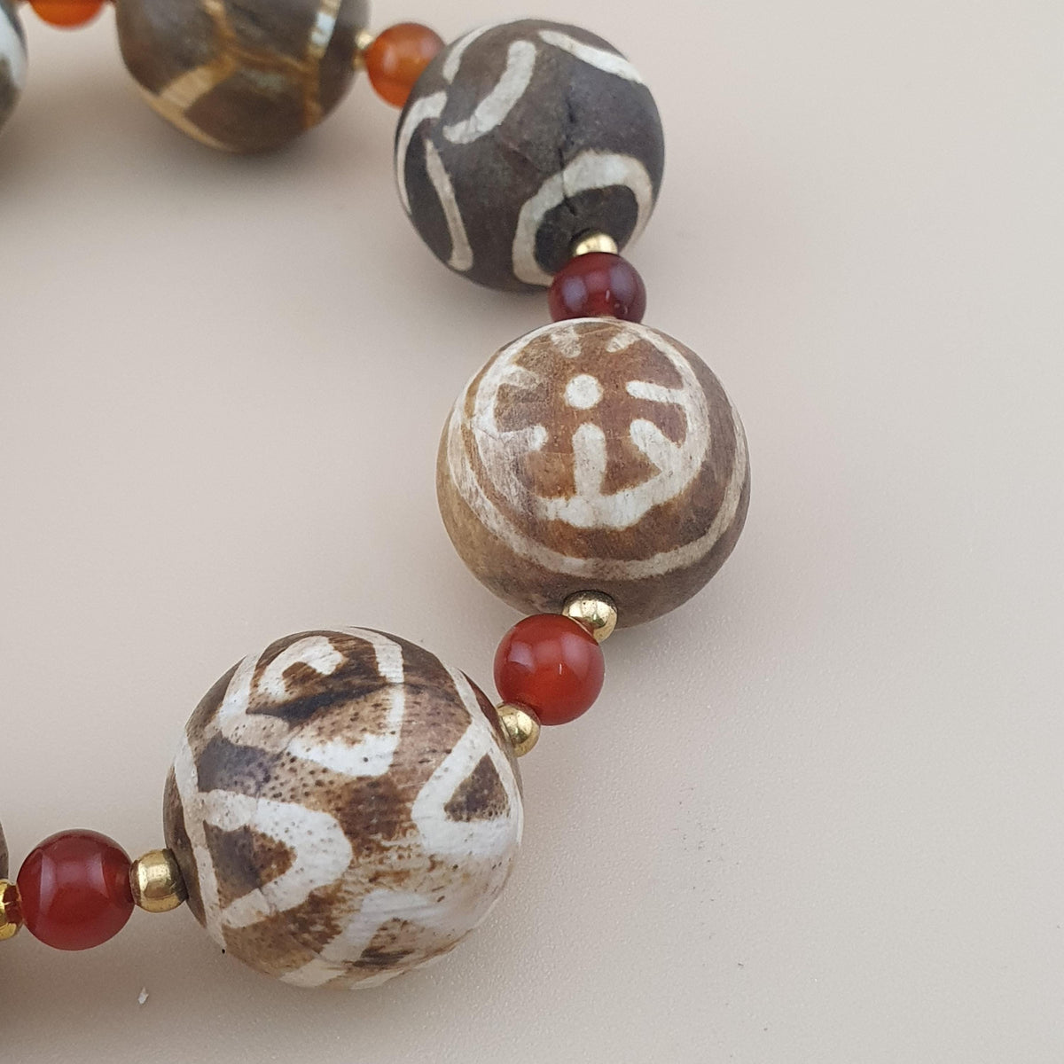 Bracelet vintage de perles Pyu Pumtek de Birmanie et cornaline