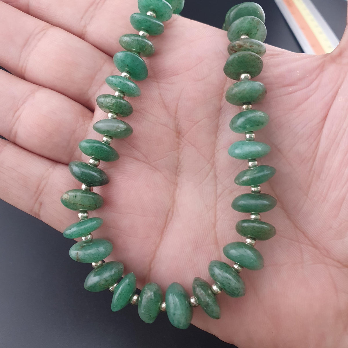 Collier de perles de jade en forme de pneu vintage