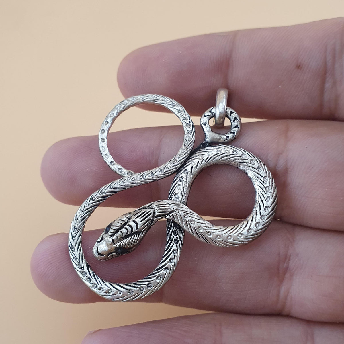 Pendentif en laiton vintage serpent, fait main magnifique