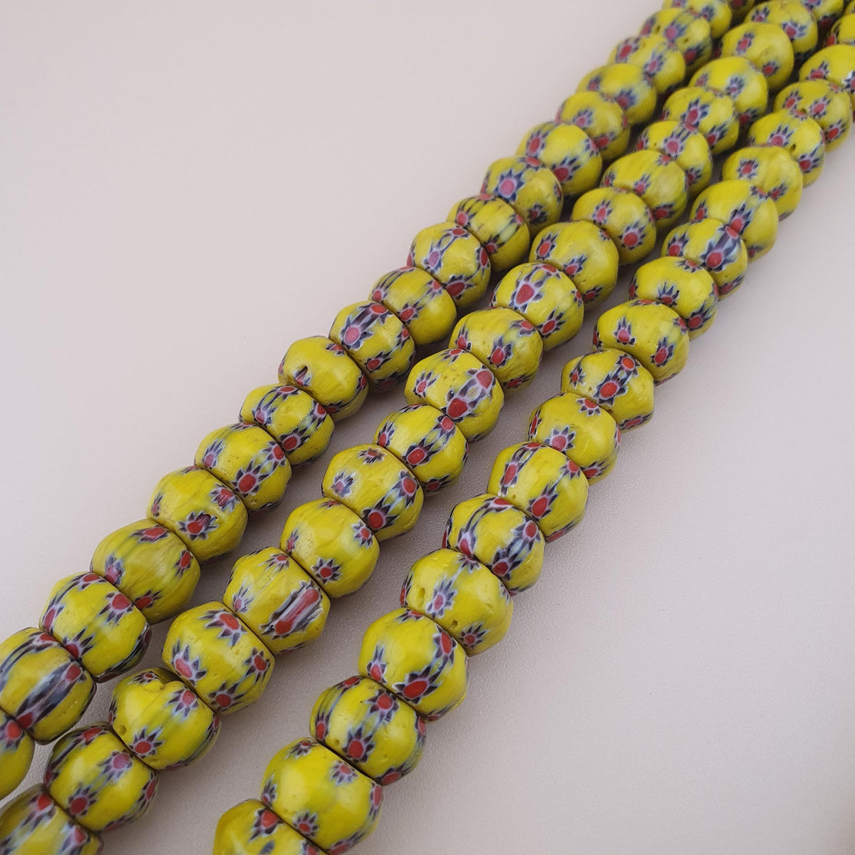 Colliers de perles de verre jaunes « yeux » de style vénitien vintage – 56 cm