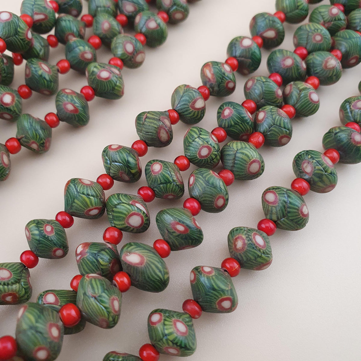 Collier de perles en verre Vintage Gabri Style Eyes & WhiteHeart de Venise de 22 pouces