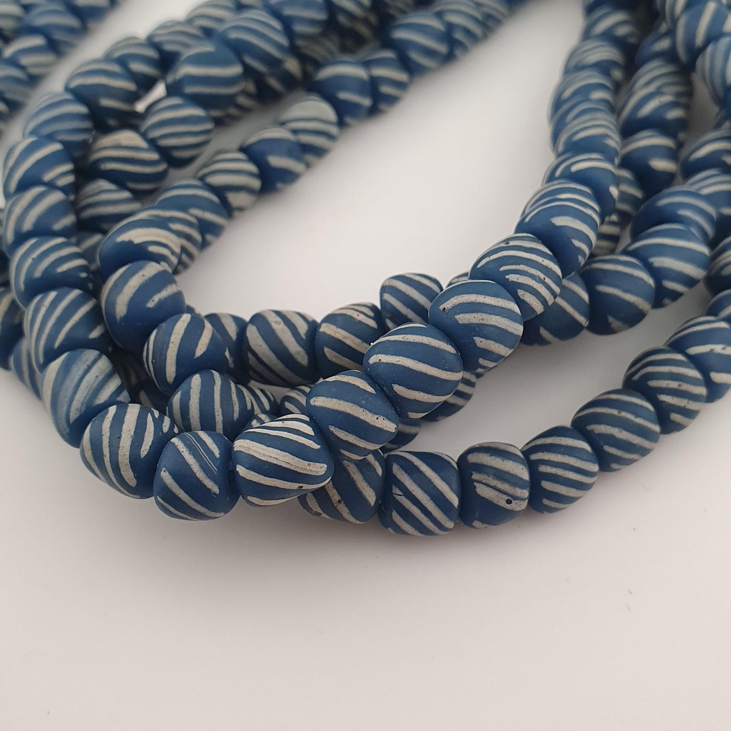 Vintage Afrikanischer Stil Weißer Streifen Blau 7mm -8mm Glasperlen Halskette Strang