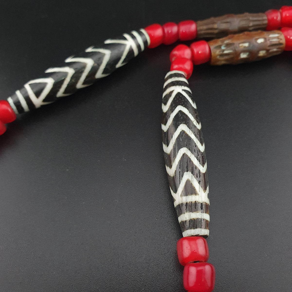 Collier de perles antiques Pumtek Pyu et WhiteHeart vénitiennes 61 cm