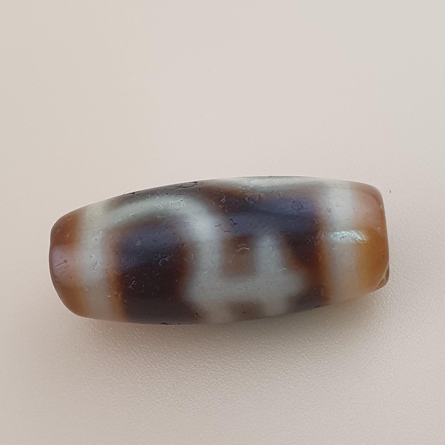 Vintage Himalayan Tibetan Treasure Vase Pattern Agate Bead Amulet
