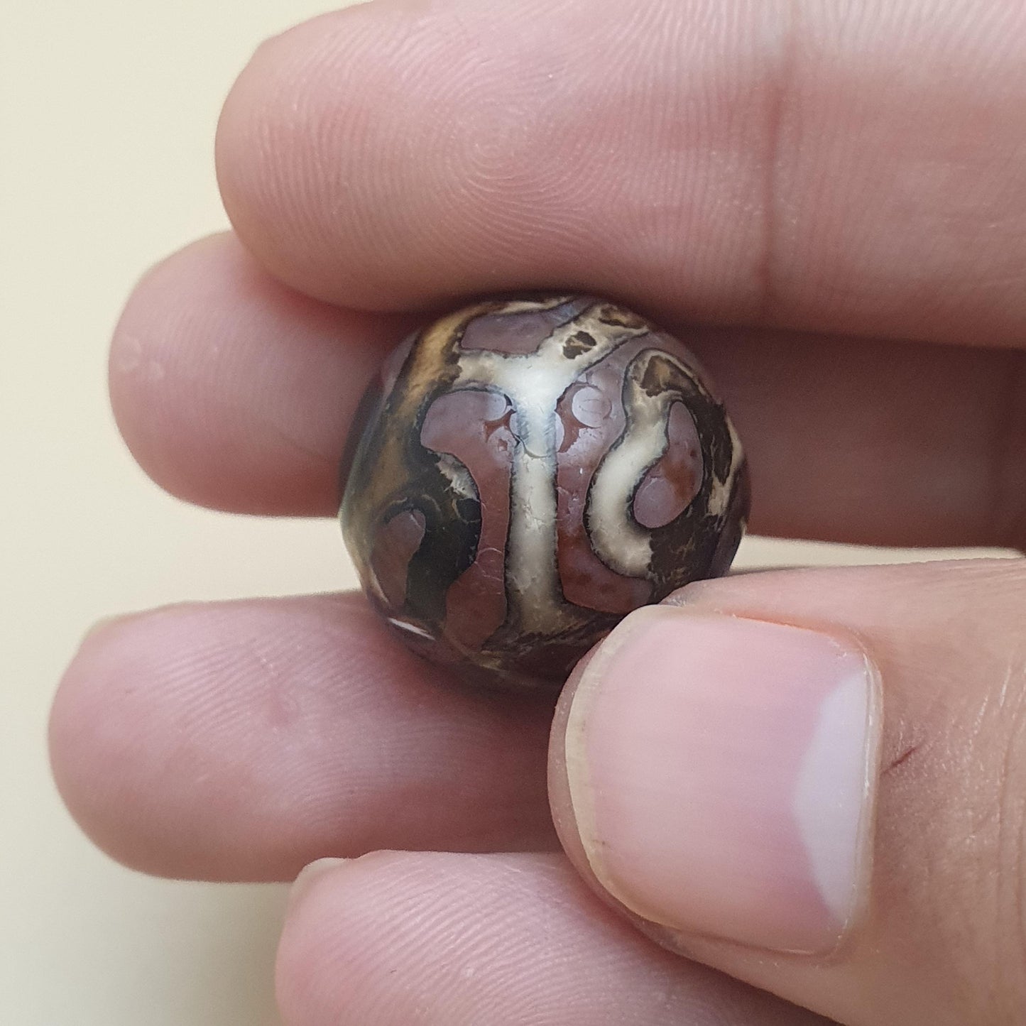 Antikes Los von 2 geätzten Karneol-Achatperlen-Amuletten