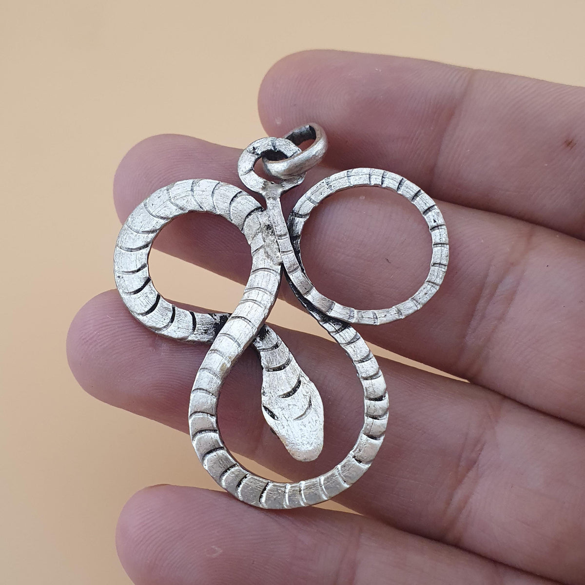 Pendentif en laiton vintage serpent, fait main magnifique