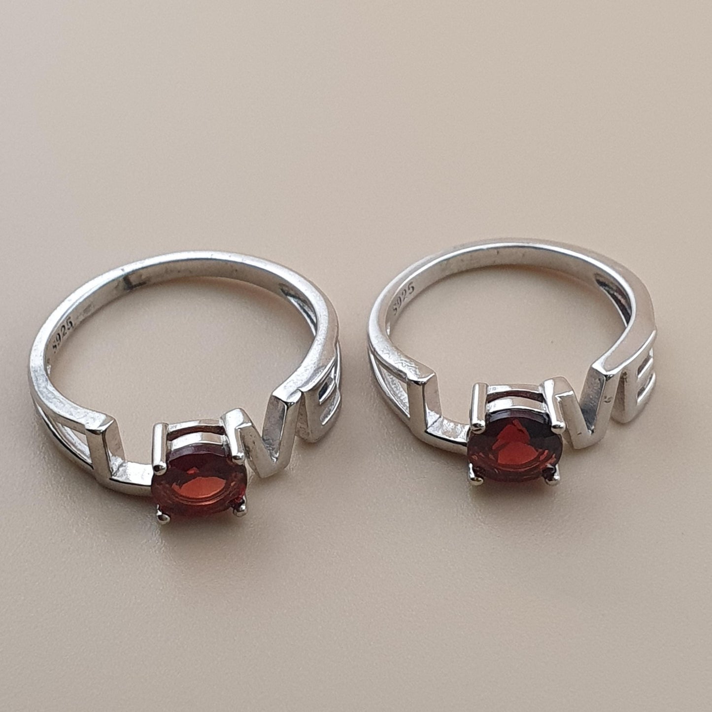 Lot von 2 925er Silber „LOVE“ Ring mit Granat Edelstein